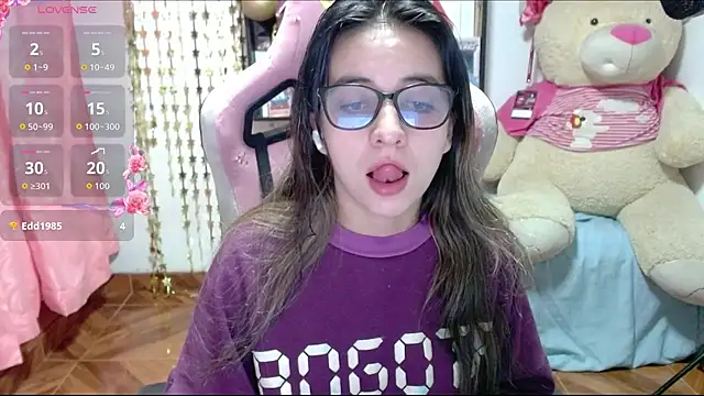 Snapshot of Maggie_Fox3 chatting on October 19, 2025, 1:39 am Maggie Fox3 online show from October 19, 2025, 1:39 am