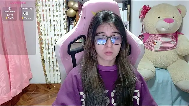 Snapshot of Maggie_Fox3 chatting on October 21, 2025, 1:28 am Maggie Fox3 online show from October 21, 2025, 1:28 am