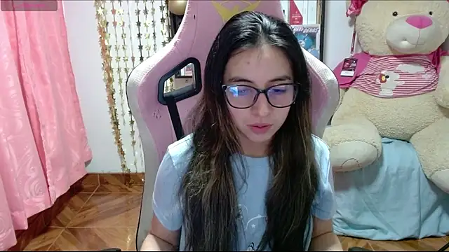 Snapshot of Maggie_Fox3 chatting on October 23, 2025, 2:11 am Maggie Fox3 online show from October 23, 2025, 2:11 am