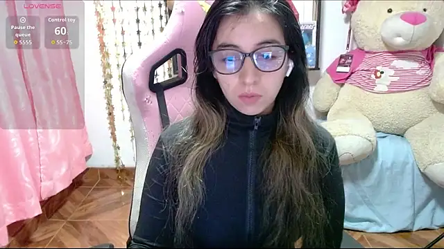 Snapshot of Maggie_Fox3 chatting on October 24, 2025, 1:46 am Maggie Fox3 online show from October 24, 2025, 1:46 am