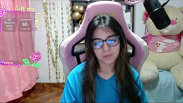 Snapshot of Maggie_Fox3 chatting on October 26, 2025, 12:49 am Maggie Fox3 online show from October 26, 2025, 12:49 am