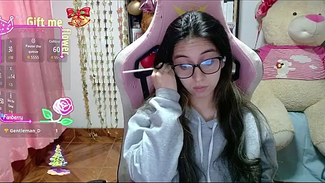 Snapshot of Maggie_Fox3 chatting on November 10, 2025, 1:15 am Maggie Fox3 online show from November 10, 2025, 1:15 am