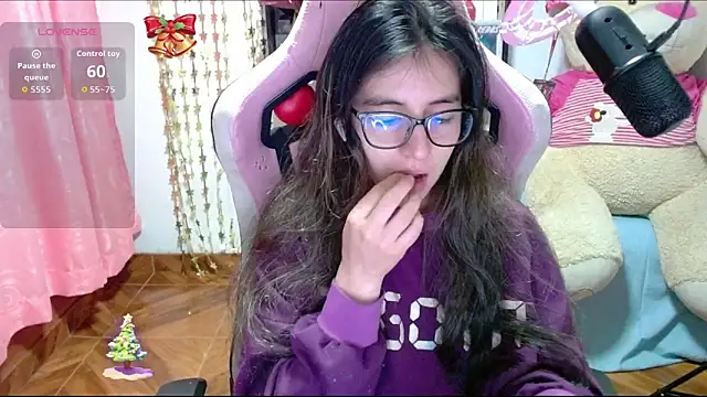 Snapshot of Maggie_Fox3 chatting on November 22, 2025, 12:31 am Maggie Fox3 online show from November 22, 2025, 12:31 am