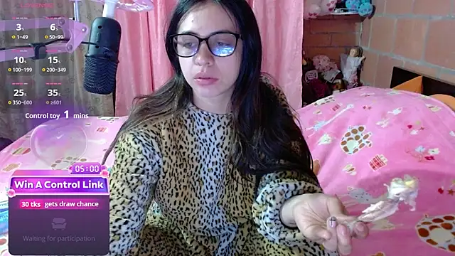 Maggie Fox3 online show from April 23, 2026, 11:51 pm