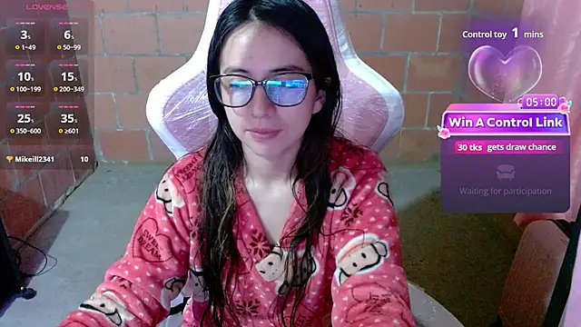 Maggie Fox3 online show from May 18, 2026, 12:29 am