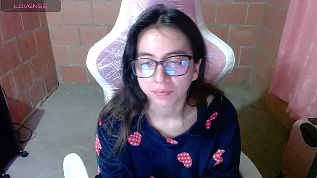 Maggie Fox3 online show from May 30, 2026, 1:35 am