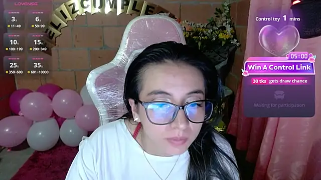 Maggie Fox3 online show from June 5, 2026, 3:02 am