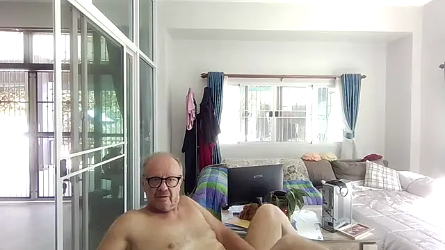 58klaus online show from December 15, 2025, 4:28 am