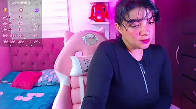 Snapshot of Vannessa__Shy chatting on January 2, 2025, 8:57 pm Vannessa Shy online show from January 2, 2025, 8:57 pm