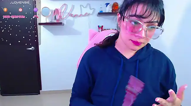 Snapshot of Vannessa__Shy chatting on February 18, 2025, 8:58 pm Vannessa Shy online show from February 18, 2025, 8:58 pm