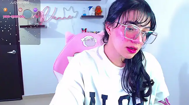 Snapshot of Vannessa__Shy chatting on February 20, 2025, 11:10 pm Vannessa Shy online show from February 20, 2025, 11:10 pm