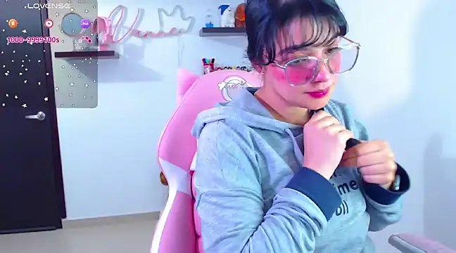 Snapshot of Vannessa__Shy chatting on February 21, 2025, 11:10 pm Vannessa Shy online show from February 21, 2025, 11:10 pm