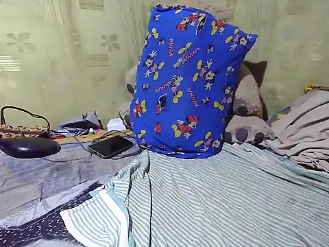 Snapshot of Alora-shine chatting on February 4, 2025, 2:39 am Alora-shine online show from February 4, 2025, 2:39 am