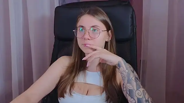 Snapshot of _AnnaStark_ chatting on January 7, 2025, 5:22 am AnnaStark online show from January 7, 2025, 5:22 am