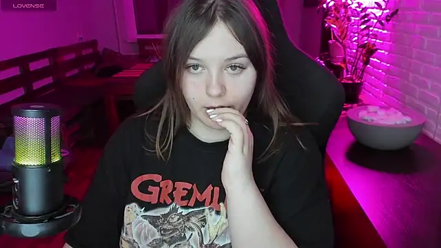 XNirvanaX online show from December 5, 2025, 1:03 am