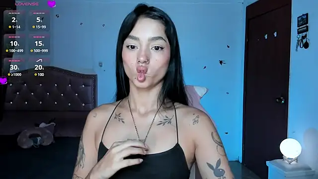 Snapshot of Lizzie_corner_v chatting on December 17, 2024, 2:33 pm Lizzie corner v online show from December 17, 2024, 2:33 pm