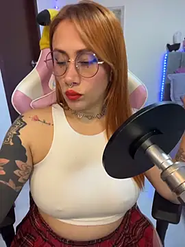 Snapshot of Luna_Paris_ chatting on June 2, 2026, 11:18 pm Luna Paris online show from June 2, 2026, 11:18 pm