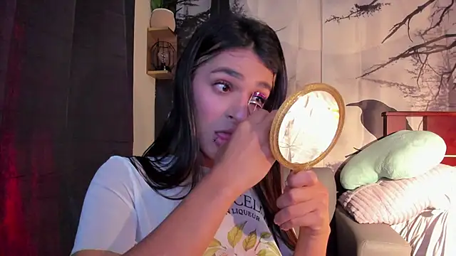 Snapshot of annyluna1 chatting on December 15, 2025, 11:42 pm annyluna1 online show from December 15, 2025, 11:42 pm