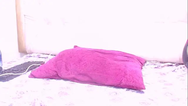 ZoeRoss2u online show from January 10, 2026, 10:25 pm