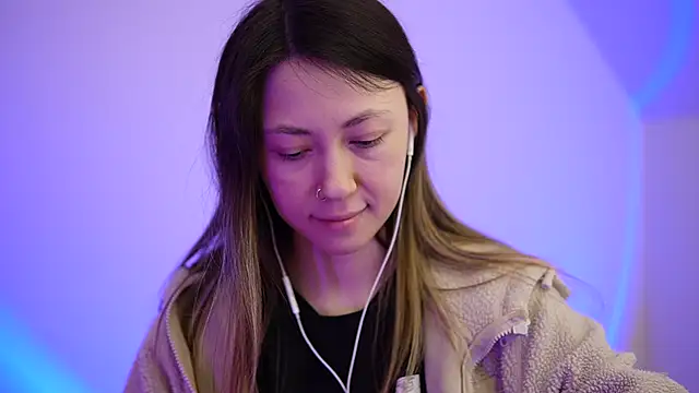 chibi moon  online show from March 14, 2025, 11:43 pm