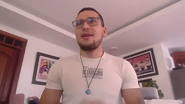 Snapshot of dvg2402 chatting on February 2, 2025, 4:22 pm dvg2402 online show from February 2, 2025, 4:22 pm