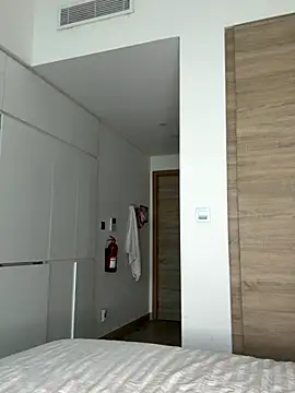 alexademie1 online show from November 9, 2025, 12:47 pm