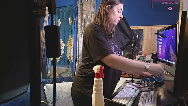 VanessaDoyle online show from March 21, 2025, 6:51 pm