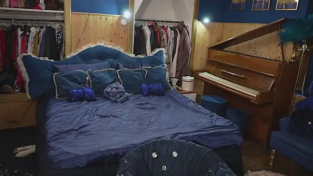 VanessaDoyle online show from October 1, 2025, 8:04 pm