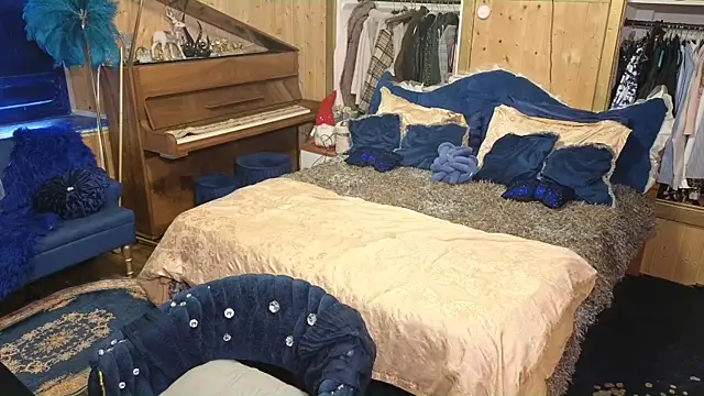 VanessaDoyle online show from December 21, 2025, 10:11 am