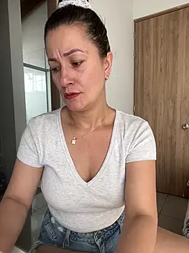 Snapshot of Verito_hot chatting on March 6, 2026, 7:32 pm Verito hot online show from March 6, 2026, 7:32 pm