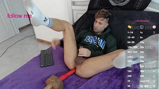 Snapshot of madmaxxx1989 chatting on January 10, 2025, 6:20 am madmaxxx1989 online show from January 10, 2025, 6:20 am