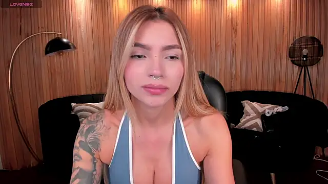 Snapshot of LexieWayne chatting on July 10, 2026, 6:54 pm LexieWayne online show from July 10, 2026, 6:54 pm