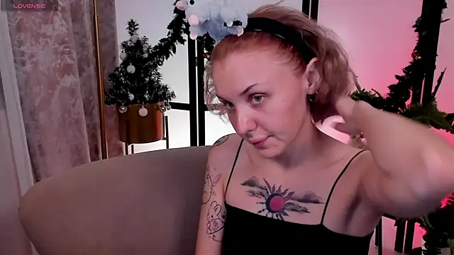 LianaFord online show from December 13, 2025, 9:53 pm