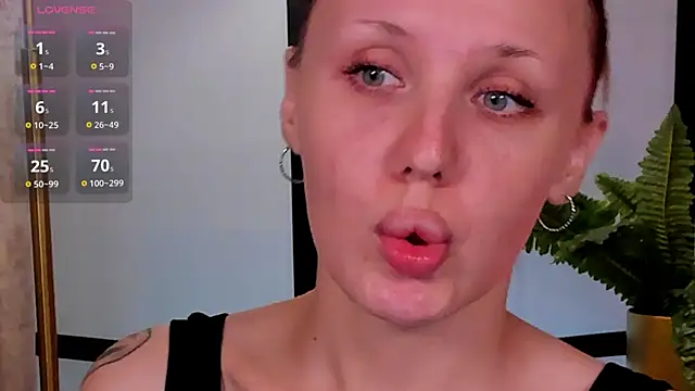 LianaFord online show from May 8, 2026, 5:02 am