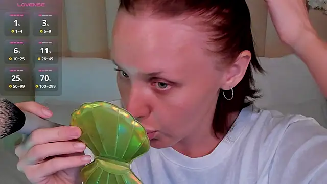 LianaFord online show from May 28, 2026, 5:16 am