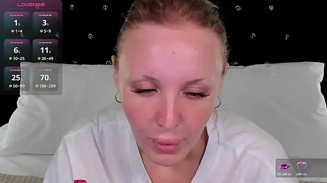 LianaFord online show from June 1, 2026, 5:53 am