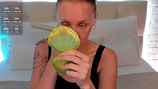 LianaFord online show from June 8, 2026, 5:08 am