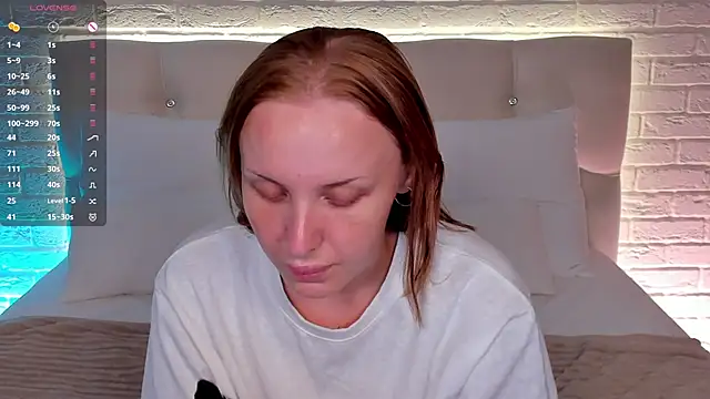 LianaFord online show from June 19, 2026, 5:01 am