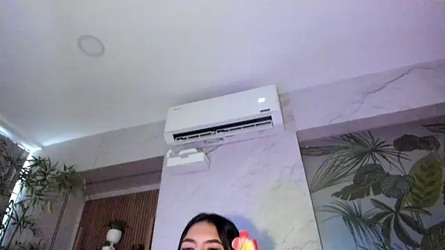 AntonellaRossi online show from May 29, 2026, 8:07 pm