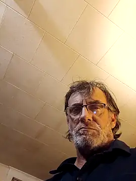 Snapshot of OralDesires2 chatting on October 26, 2025, 10:47 pm OralDesires2 online show from October 26, 2025, 10:47 pm