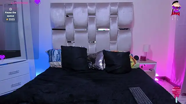 MelanyShayk online show from June 19, 2026, 4:17 am