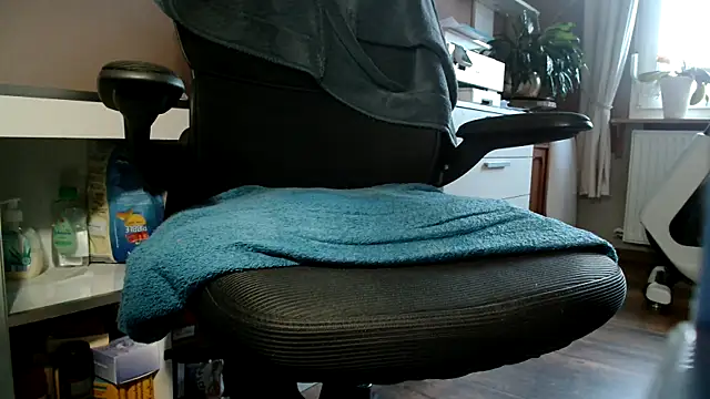 suedel65 online show from October 25, 2025, 3:18 pm