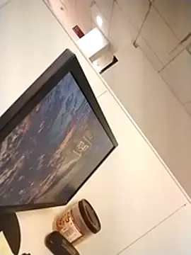 Desi Londa 143 online show from December 18, 2025, 5:24 am