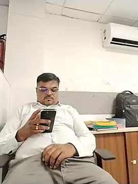 Snapshot of Desi_Londa_143 chatting on July 7, 2026, 7:23 am Desi Londa 143 online show from July 7, 2026, 7:23 am