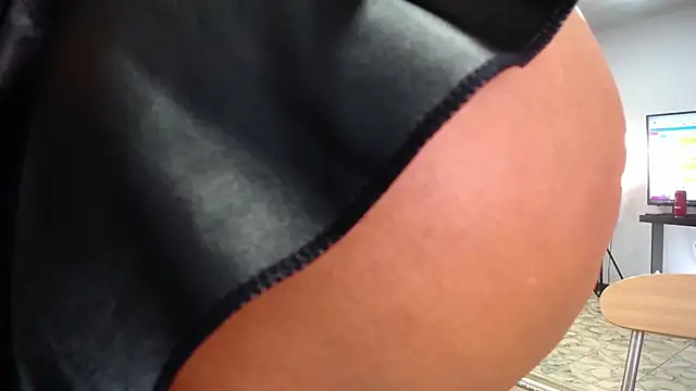 Snapshot of S_Mia chatting on January 28, 2025, 5:54 am S Mia online show from January 28, 2025, 5:54 am