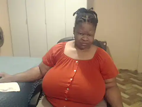 Snapshot of sweetnoziexx chatting on May 15, 2026, 4:41 am sweetnoziexx online show from May 15, 2026, 4:41 am
