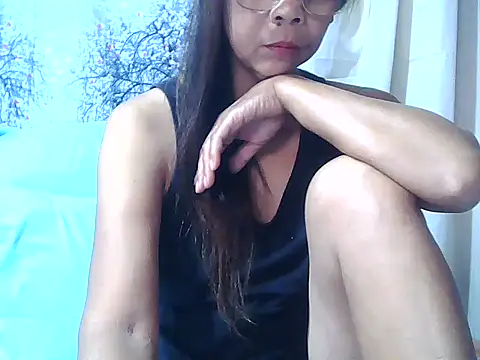 urwife tobe online show from November 7, 2025, 5:57 pm