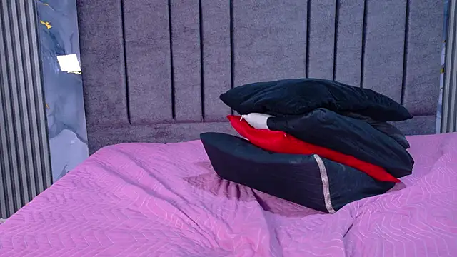 DANIK STAR online show from November 4, 2025, 1:21 pm