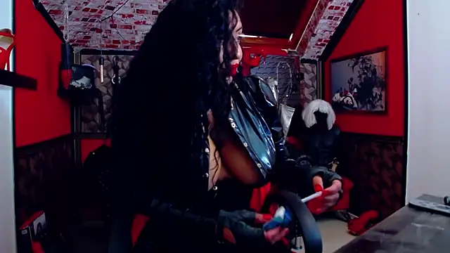 Snapshot of DommeBellatrix chatting on September 30, 2025, 8:19 am DommeBellatrix online show from September 30, 2025, 8:19 am