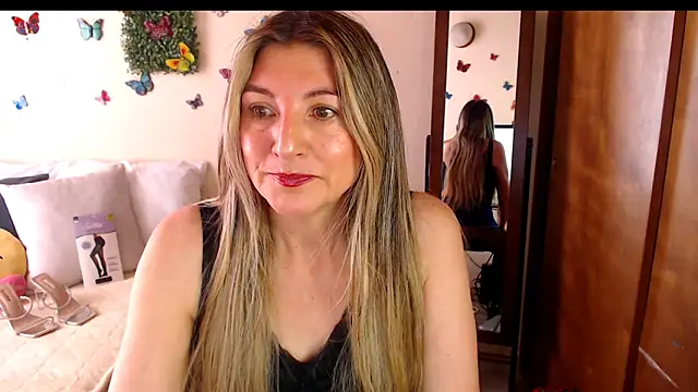 Jolie-Mature online show from June 22, 2026, 9:23 pm